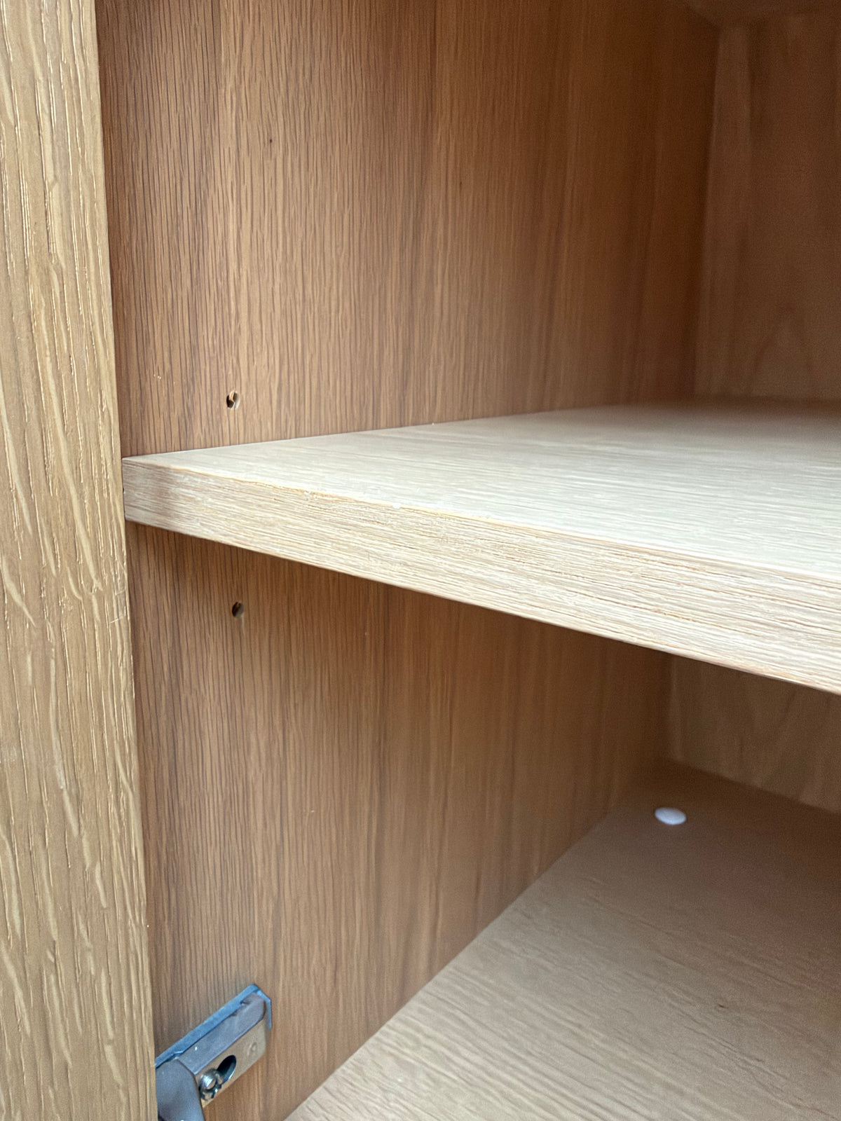 Schrank Eiche mit neuen Chromfüßen von WK Möbel