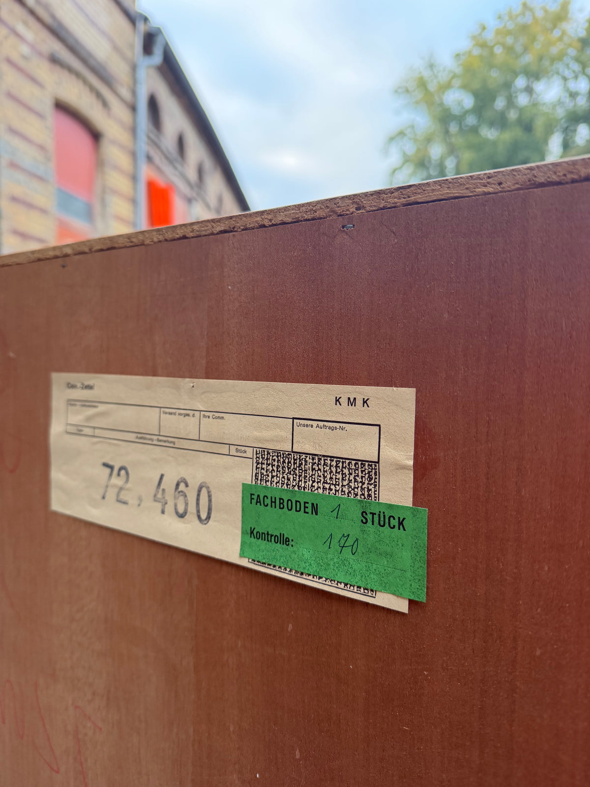 Schrank Eiche mit neuen Chromfüßen von WK Möbel