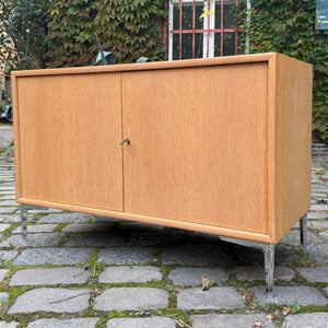Schrank Eiche mit neuen Chromfüßen von WK Möbel