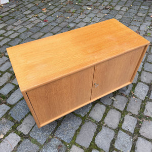 Schrank Eiche mit neuen Chromfüßen von WK Möbel