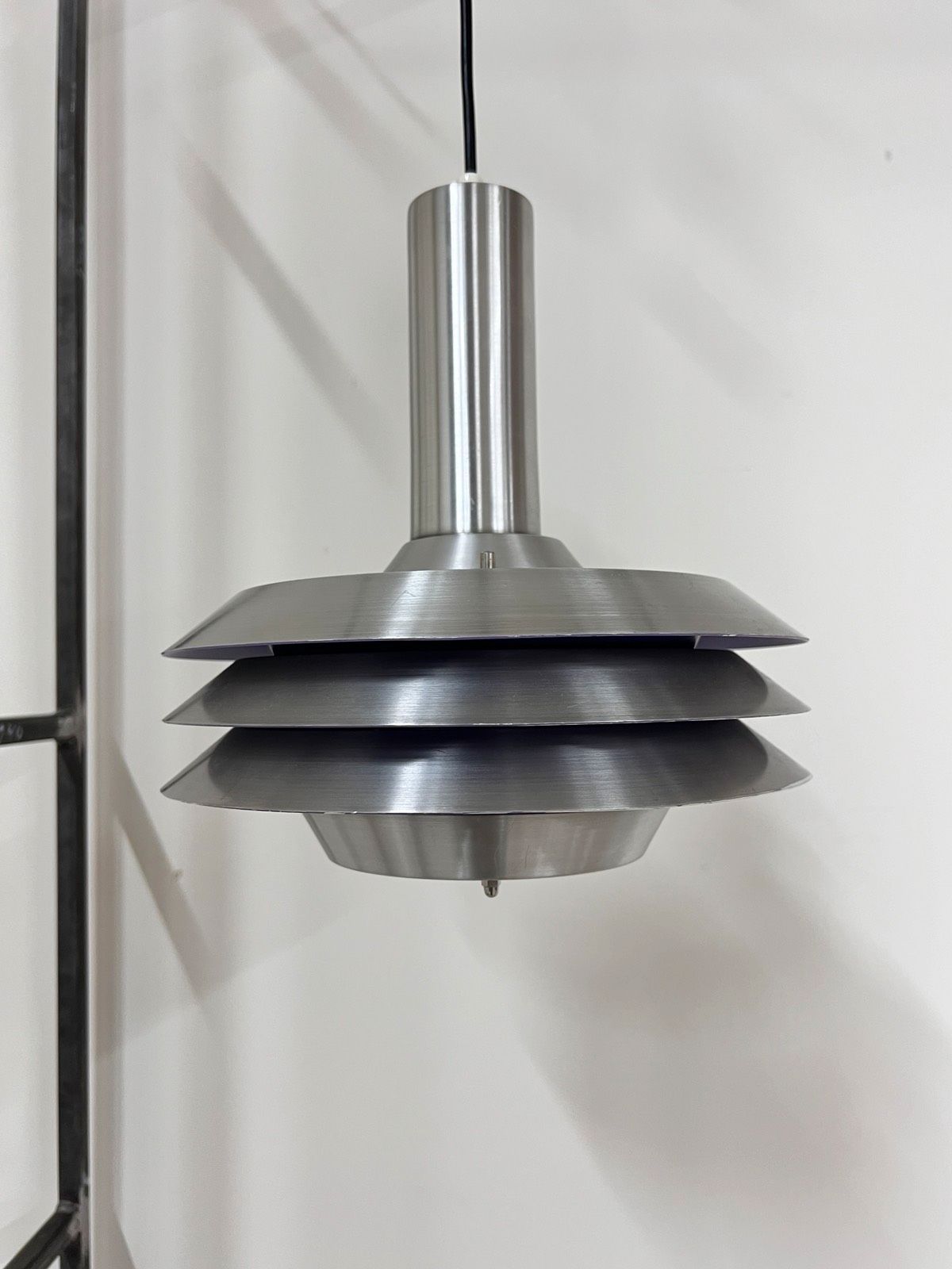 Lamellenlampe lila silber Aluminium von Carl Thore