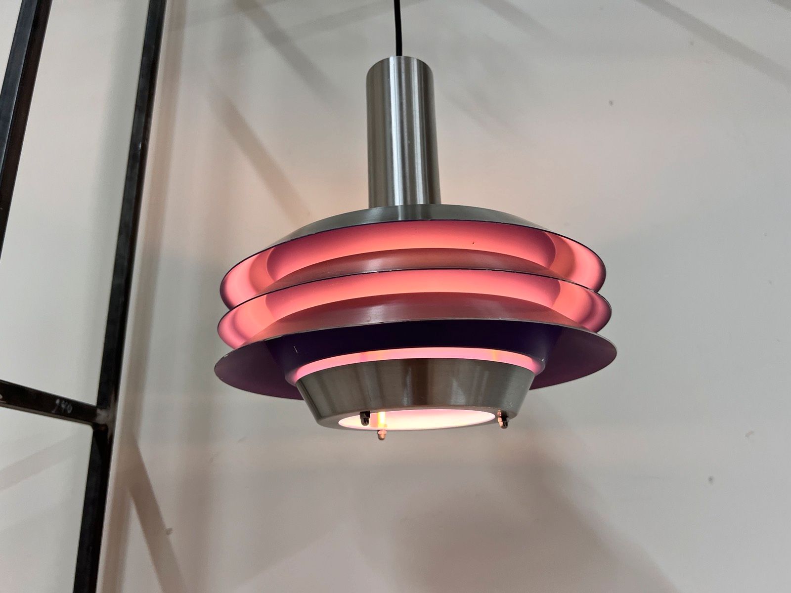 Lamellenlampe lila silber Aluminium von Carl Thore