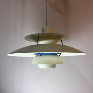 Lamellenlampe PH5 weiß blau mit lila Kabel von Poul Henningsen für Louis Poulsen