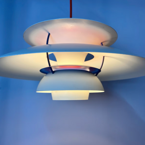 Lamellenlampe PH5 weiß blau mit rotem Kabel von Poul Henningsen für Louis Poulsen