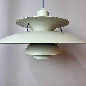 Lamellenlampe PH5 weiß blau mit lila Kabel von Poul Henningsen für Louis Poulsen