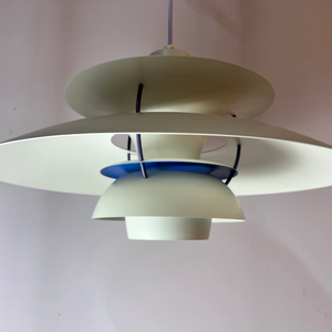 Lamellenlampe PH5 weiß blau mit lila Kabel von Poul Henningsen für Louis Poulsen