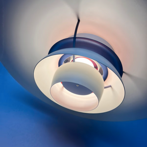 Lamellenlampe PH5 weiß blau mit rotem Kabel von Poul Henningsen für Louis Poulsen