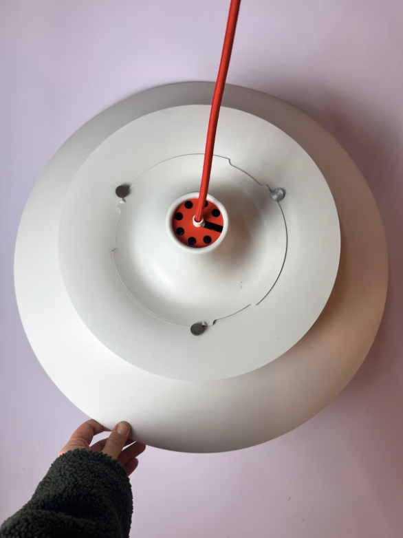 Lamellenlampe PH5 weiß blau mit rotem Kabel von Poul Henningsen für Louis Poulsen