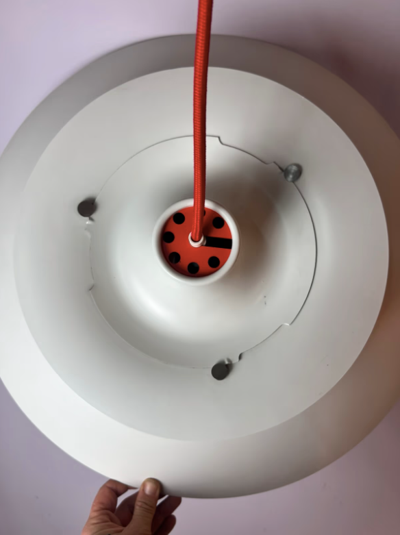 Lamellenlampe PH5 weiß blau mit rotem Kabel von Poul Henningsen für Louis Poulsen