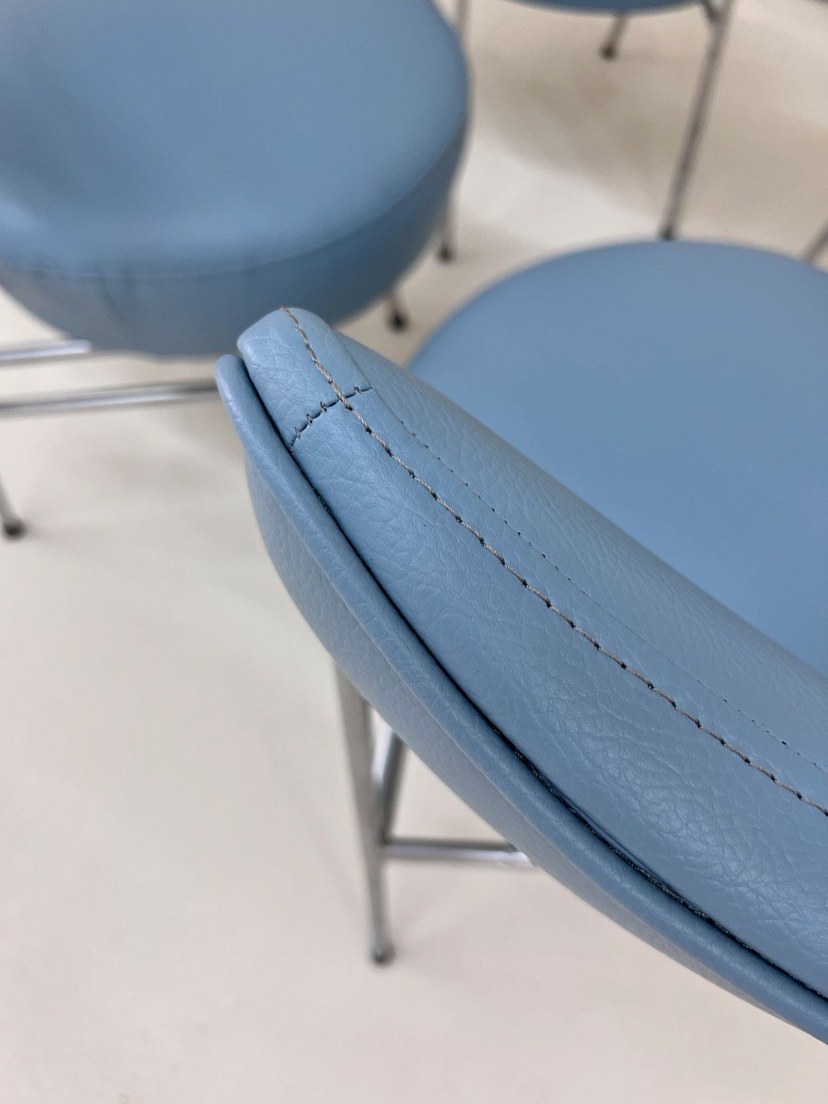 Set: 4x Esszimmerstuhl hellblau Kunstleder Chrom von Walter Knoll